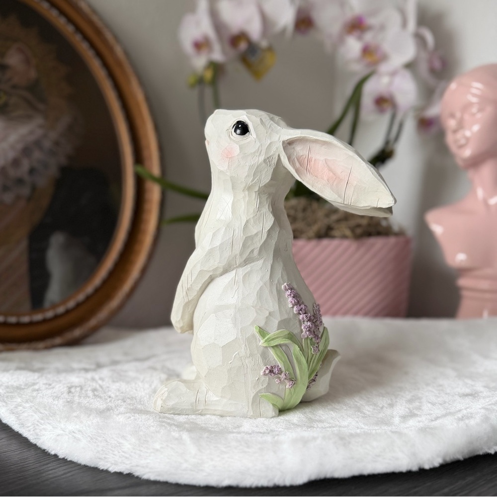 WHIMSICAL EASTER BUNNY GIRL RABBIT LAVENDER PURPLE FLOWER SEASONAL FIGURINE NEW - Picture 4 of 6